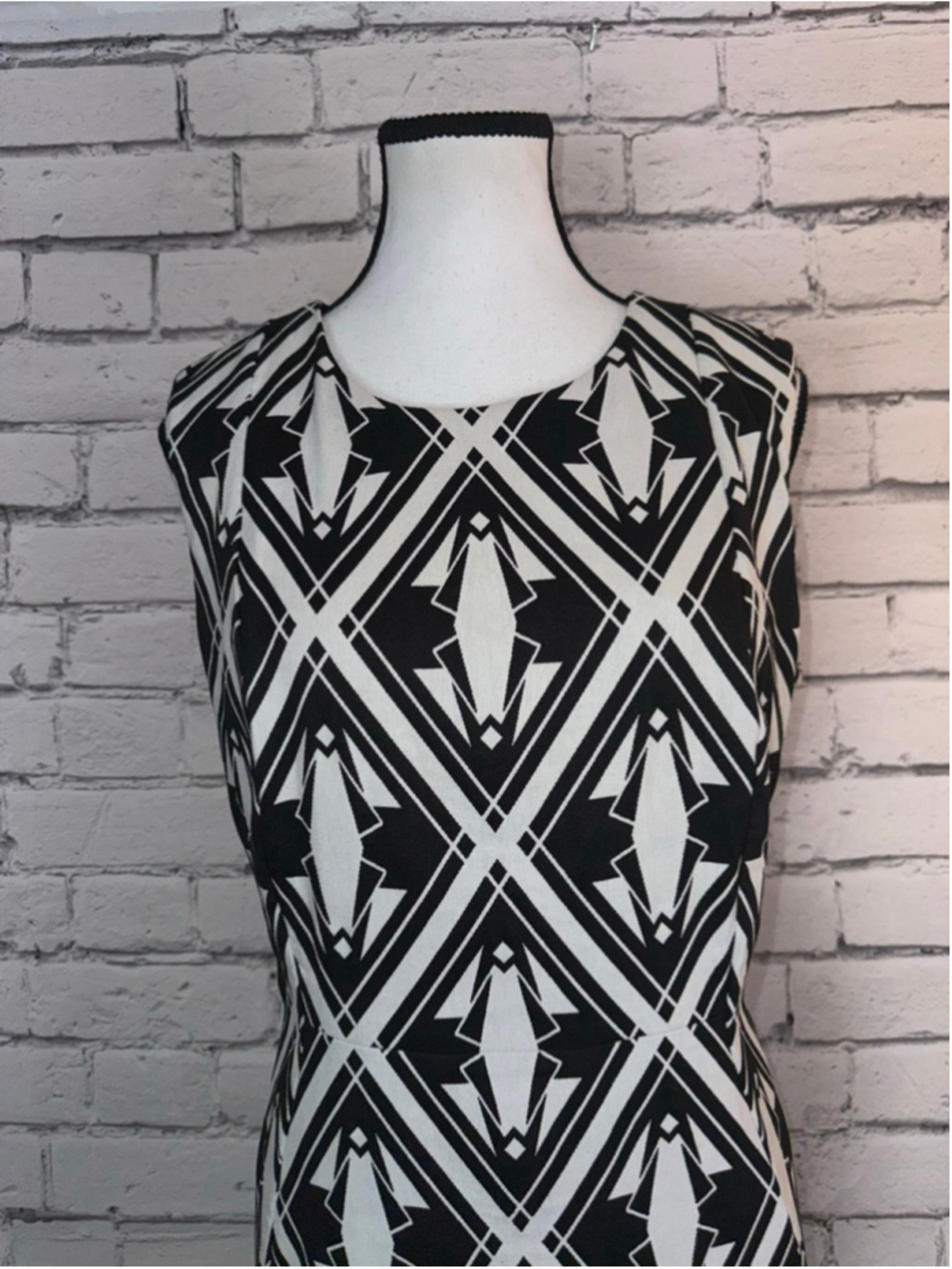 Women's Calvin Klein Dress size 12 Black & White Geometric Sleeveless Mid Length - Picture 3 of 12